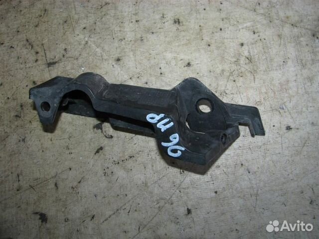 Кронштейн переднего бампера правый Audi A4 (B8) 2