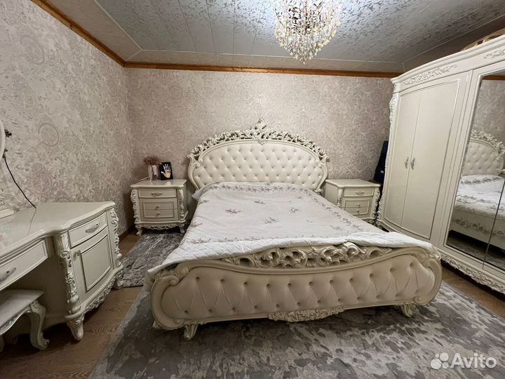 Спальный гарнитур