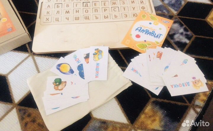Алфавит (бизиборд) деревянный ноутбук детский