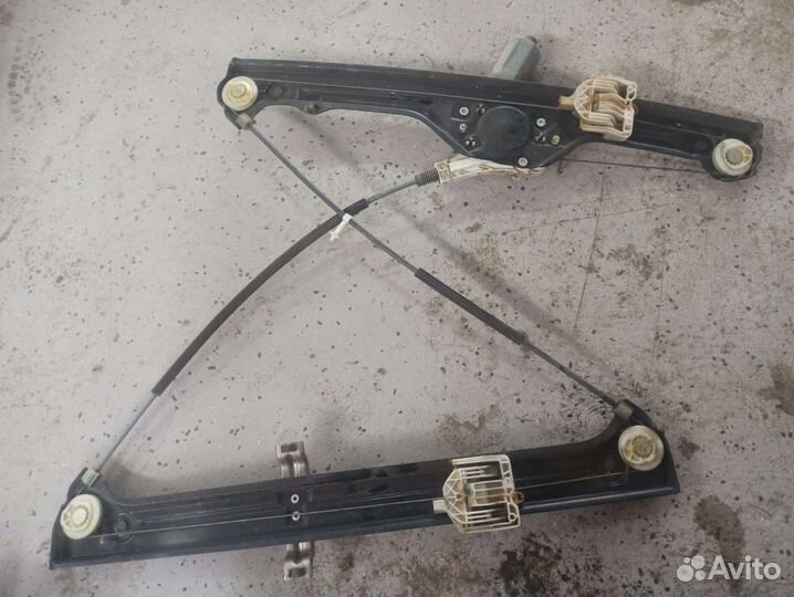 Стеклоподъемник электрический передний правый BMW