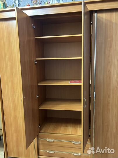 Шкаф