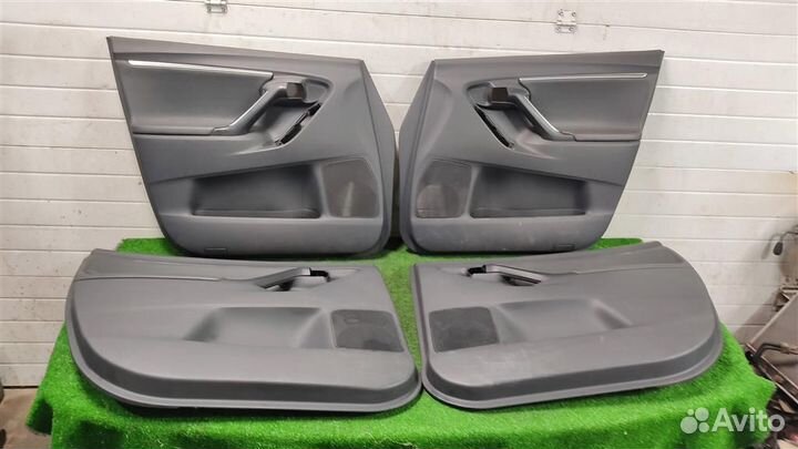 Обшивки дверей комплект Toyota Verso R2 2017