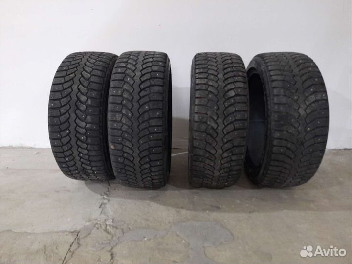 Bridgestone Blizzak Spike-01 215/45 R17 87T