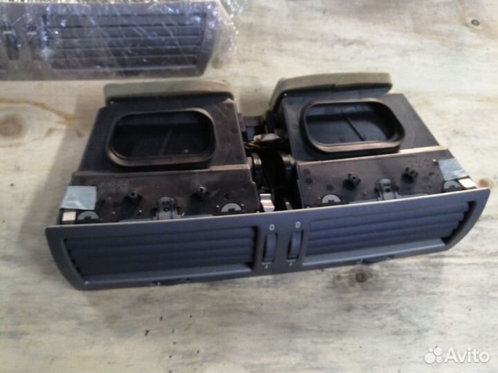 Воздуховод в торпедо центральный BMW E65 E66