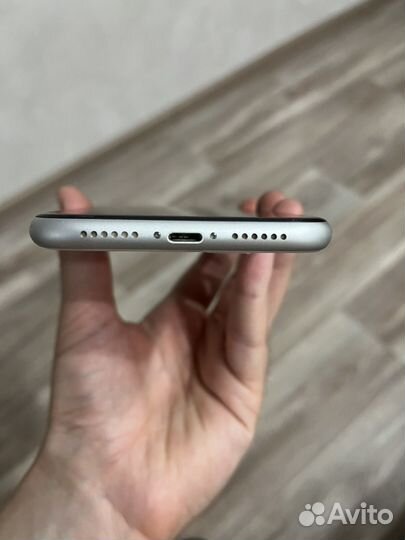 Телефон iPhone XR