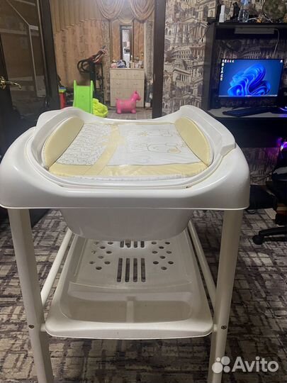 Пеленальный столик с ваночкой внутри
