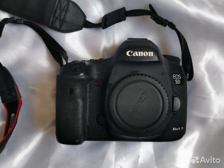 Зеркальный фотоаппарат Canon 5D mark iii body