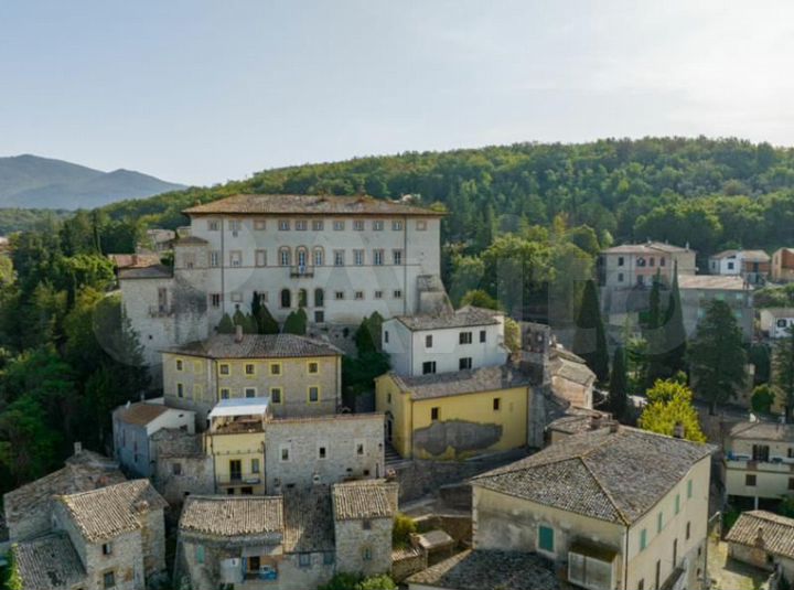 Дом 2202 м² на участке 32000 м² (Италия)