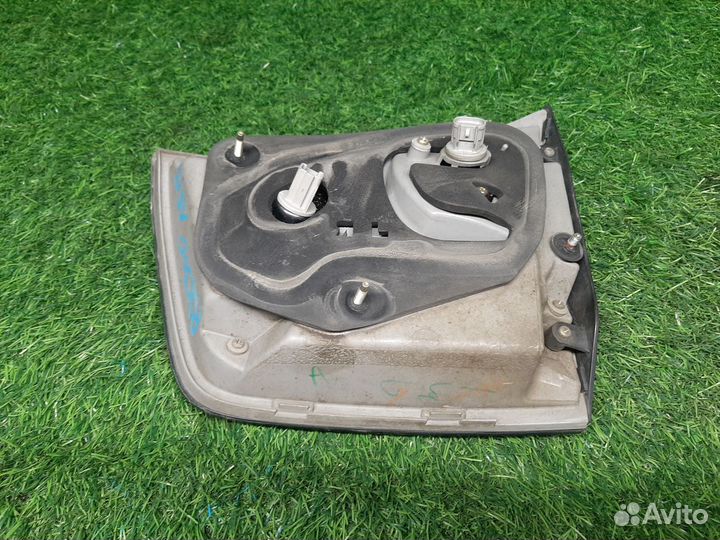 В наличии: Фонарь задний правый Lexus RX300