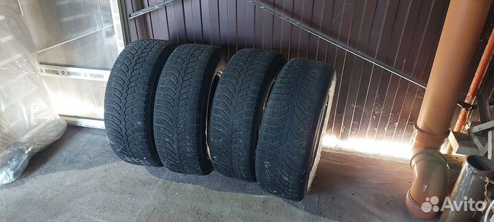 Bridgestone Blizzak Spike-01 265/65 R17