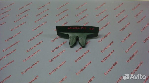 Nissan 90930-AU200 накладка замка багажника