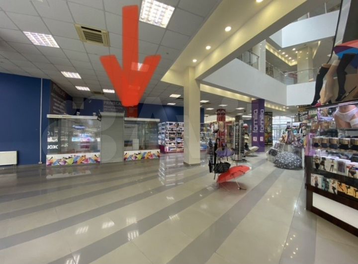 Островная площадь рядом с метро