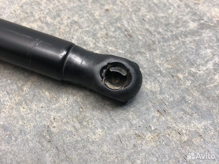 Амортиз капота BMW X6