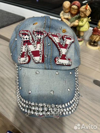 Джинсовая кепка со стразами