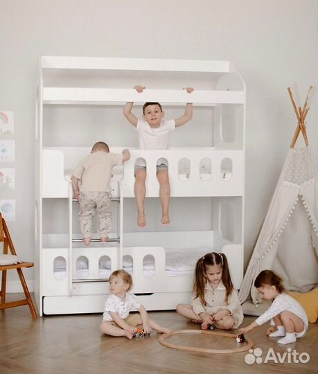Двухъярусная кровать-домик с ящиком