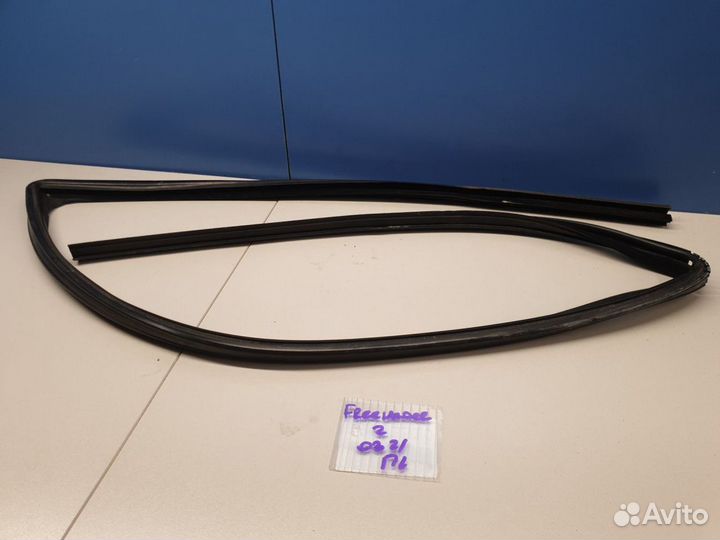 Уплотнитель стекла передней левой двери Land Rover Freelander 2007-2014