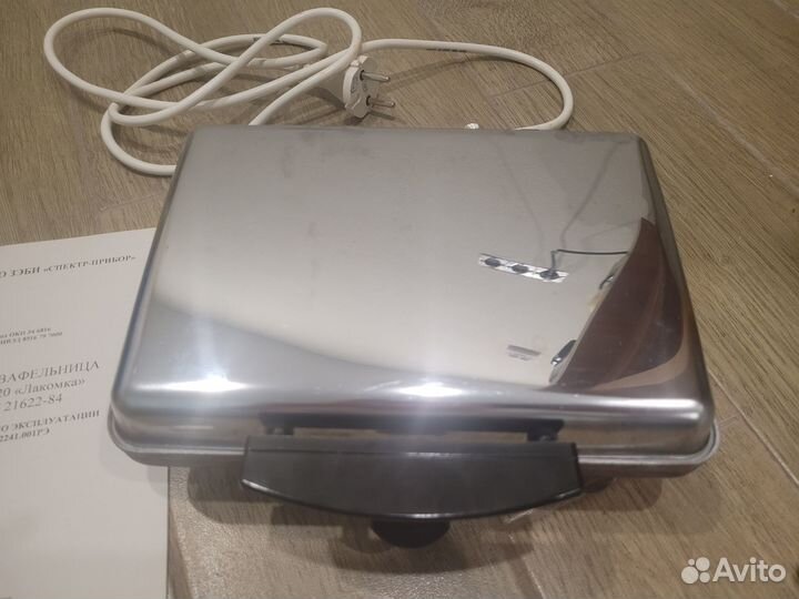 Вафельница Лакомка