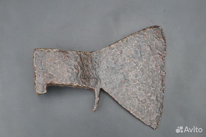 Топор старинный, кованый. (214-9)