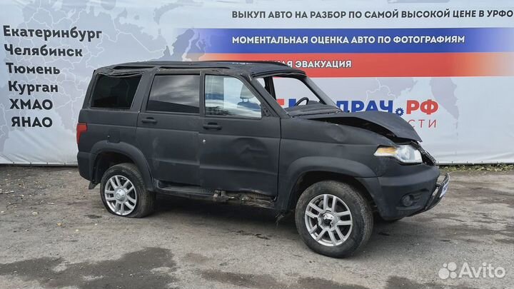 Дефлектор воздушный на торпедо UAZ Patriot 3163908102142