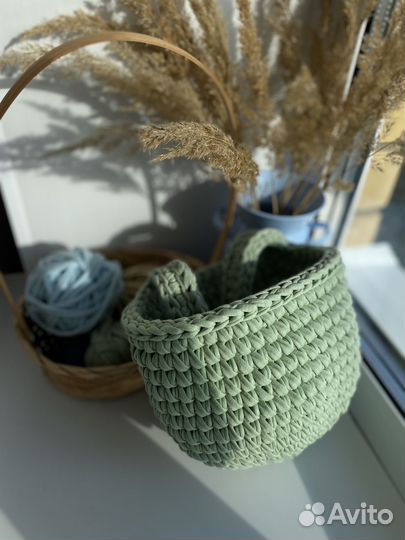 Вязаная подвесная корзина