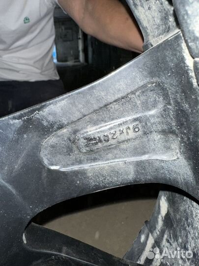 Зимние колеса на Cadillac Escalade R20 в сборе