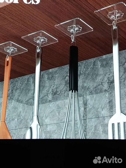 Набор крючков на липкой основе