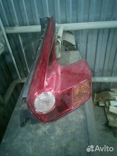 Фанарь правый Ниссан жук