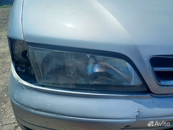 Комплект передних фар Nissan Primera P11