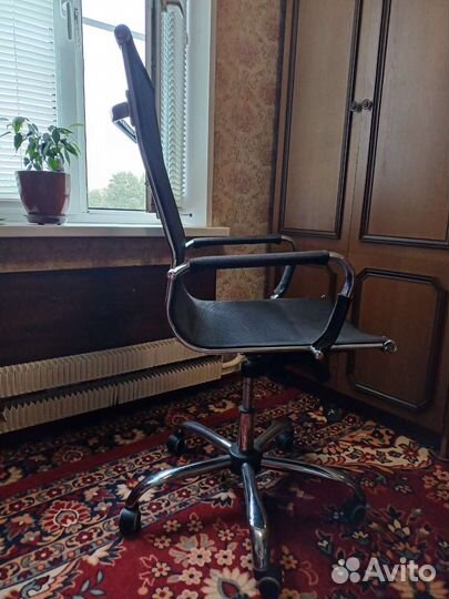 Офисное кресло руководителя