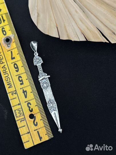 Кулон кинжал