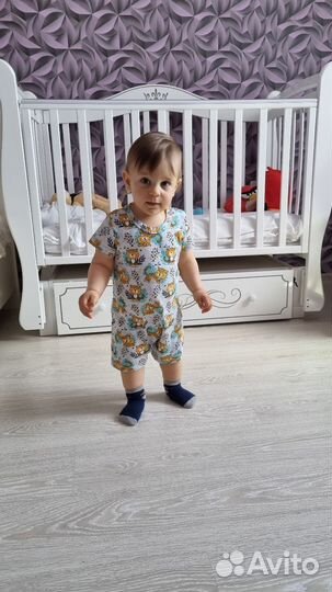 Детская кроватка с маятником и ящиком