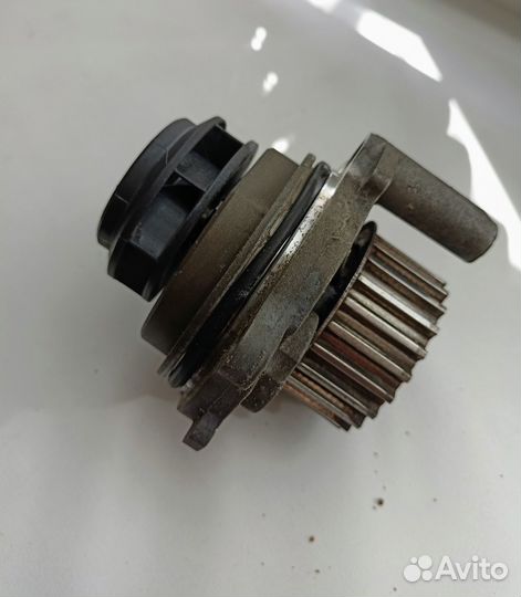 Насос водяной помпа VAG 06A121031C