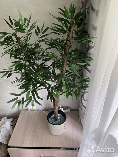 Искусственное дерево в горшке