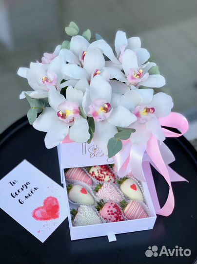 Боксы из клубники и цветов