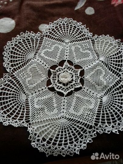 Скатерть и салфетка ручной работы