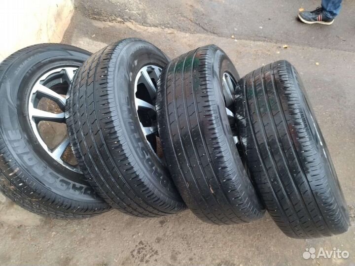 Roadstone N'Fera RU5 235/65 R17