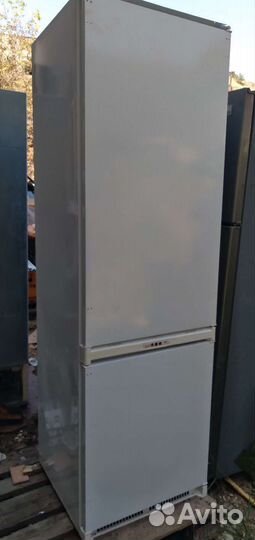 Встраиваемый холодильник ariston