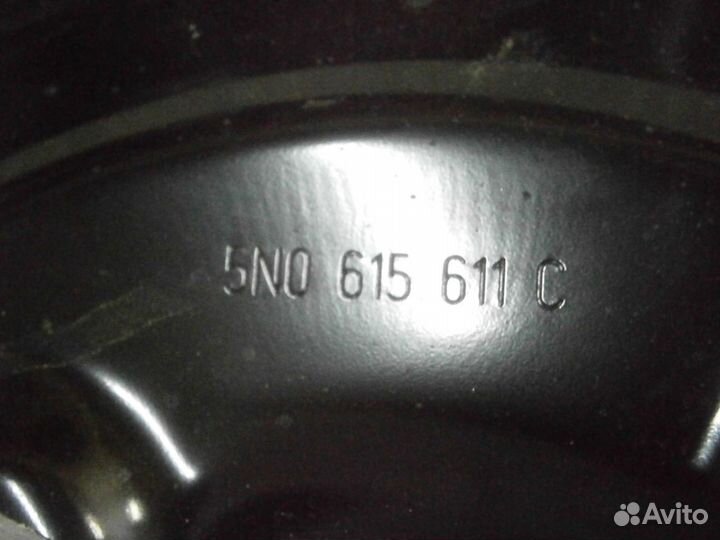 Кулак задний левый Volkswagen Passat B7 VW Passat