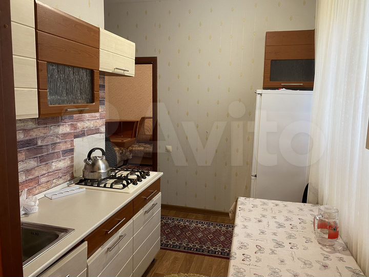 3-к. квартира, 80 м², 1/9 эт.