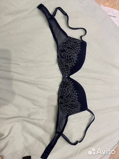 Женский лифчик