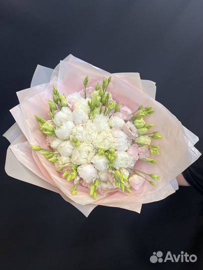 Цветы букеты с доставкой пионы и лизиантусы