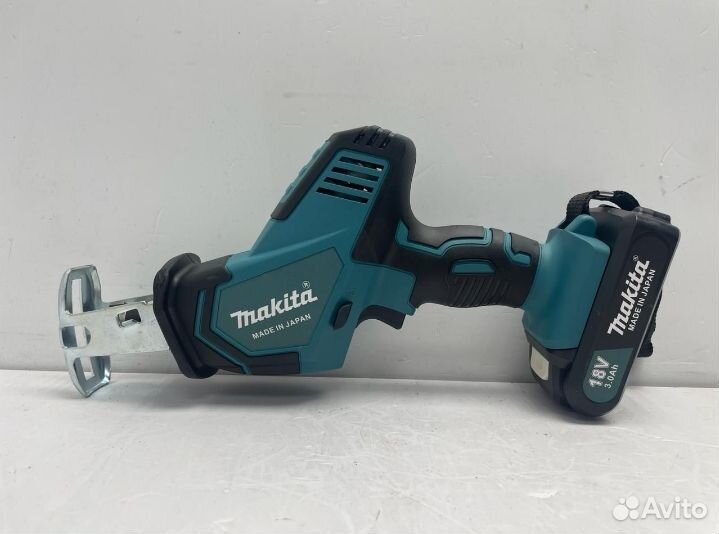 Сабельная пила Makita DJR105M