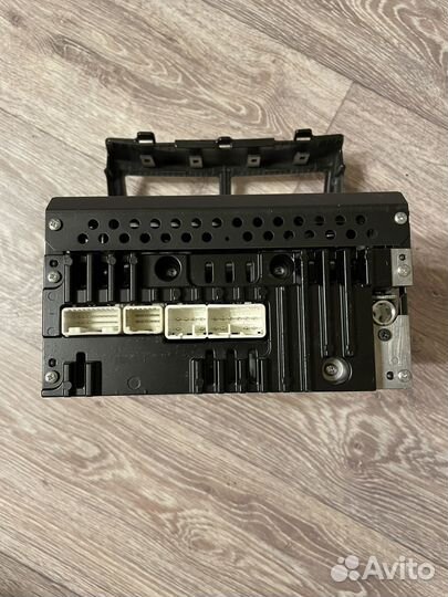 Головное устройство (магнитола) toyota yaris