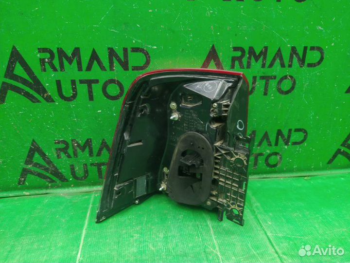 Фонарь внешний правый Toyota Land Cruiser 200