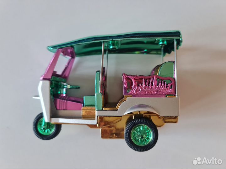Модель автомобиля, тук-тук, такси