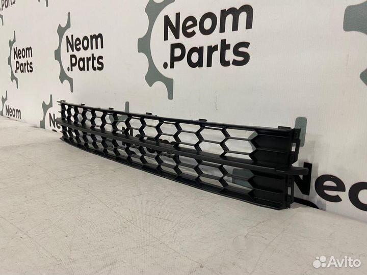 Решетка в бампер нижняя Skoda Rapid 2012-2017