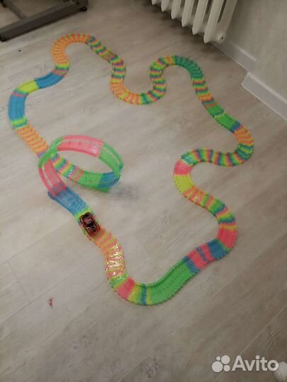 Гибкий трек с машиной