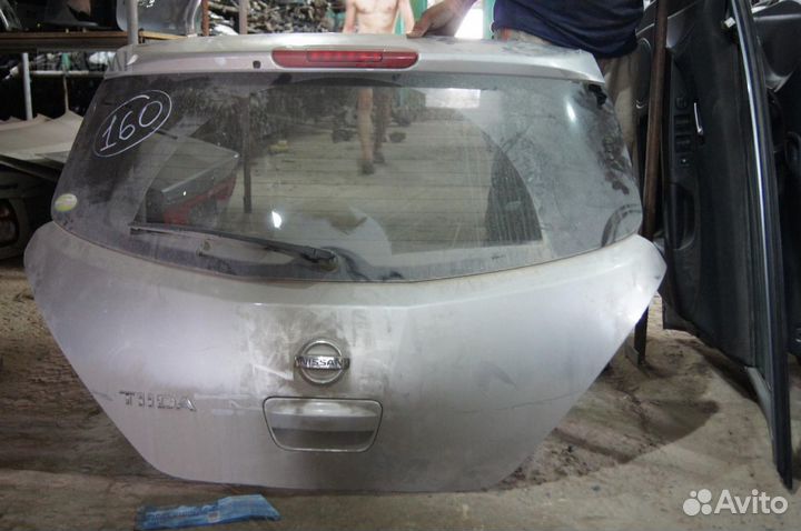 Двери багажника Nissan