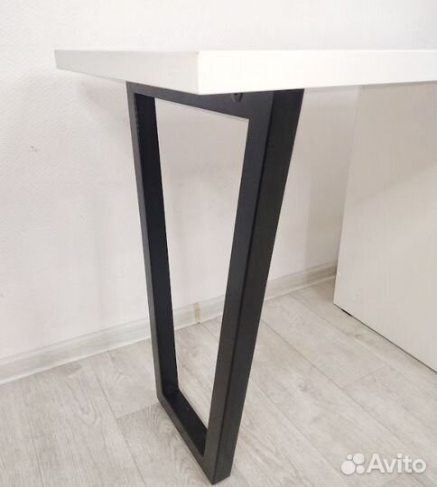 Стол для мастера маникюра