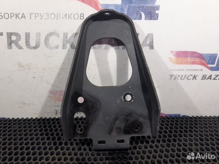 Кронштейн усилителя бампера левый